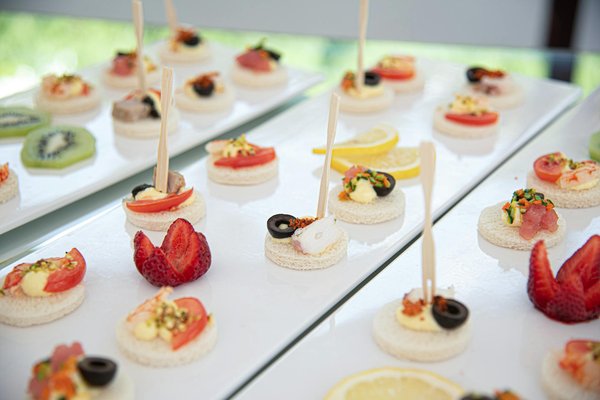 What impact does interior design have on UK kitchen restaurant success?